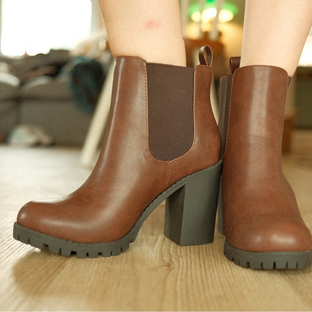 Faux Leather Brown Heeled Chelsea Boot size 7